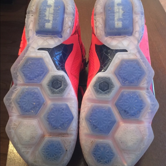 Nike LeBron Xlll - Picture 2 of 3