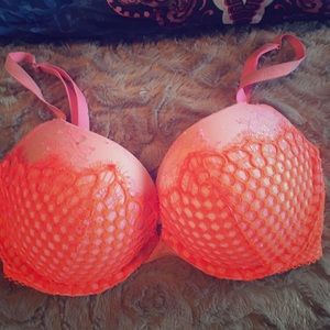 Bra size 32DD