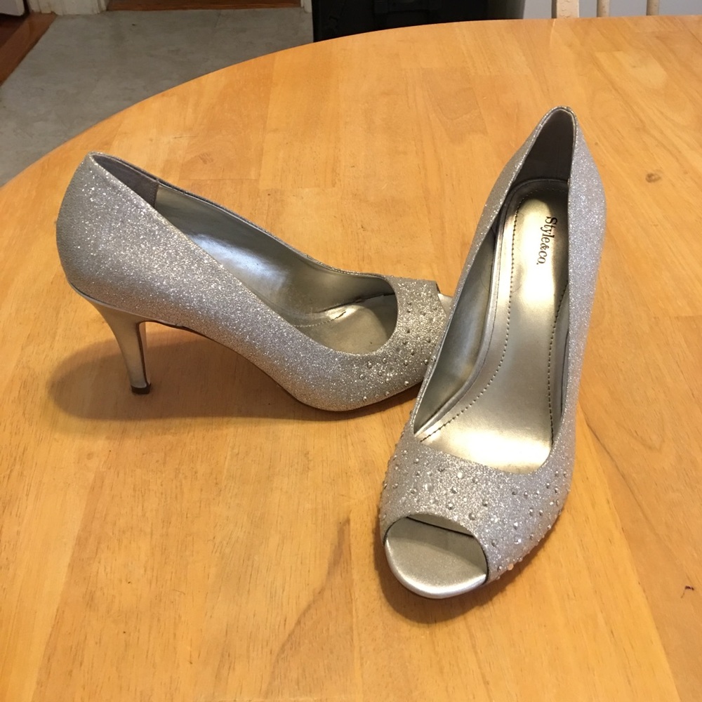 Shoes - Picture 2 of 3