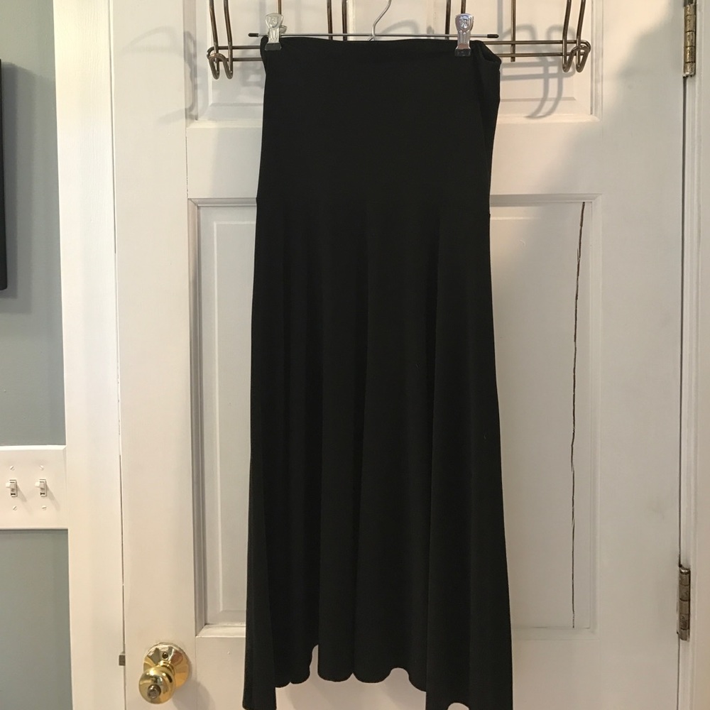 Black flowy mid-length skirt