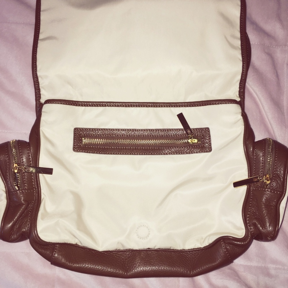 Tory Burch Messenger Bag - Picture 4 of 9