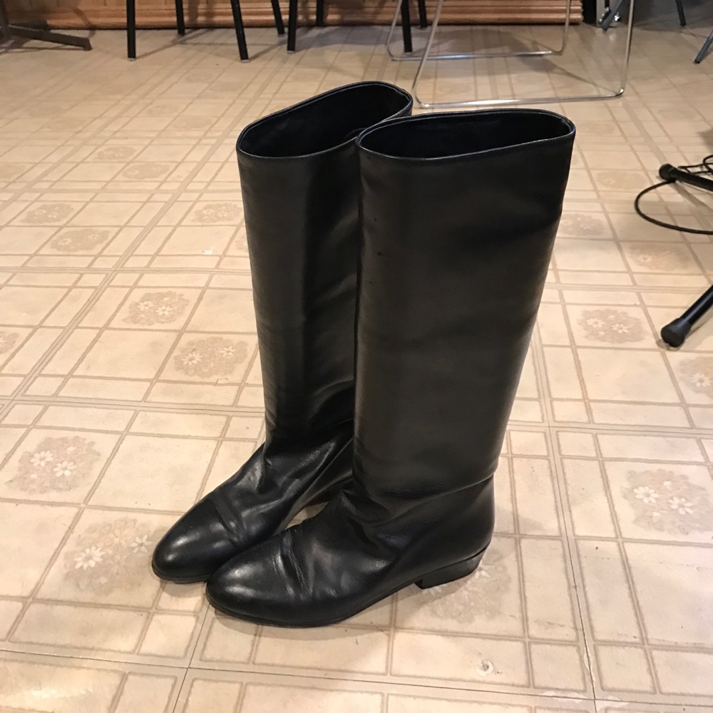 Black Anne Klein leather boots