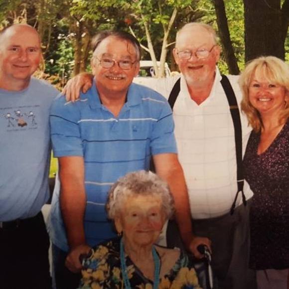 Meet your Posher, Rose - Picture 1 of 1