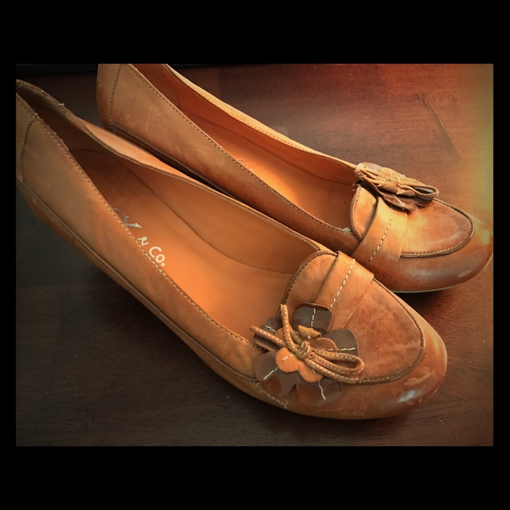 Low heels YKX & Co, w/ stylish flower design 👠🌺