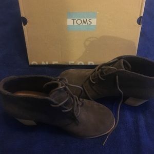 Women's boots suede brown. Once worn. For 10 min