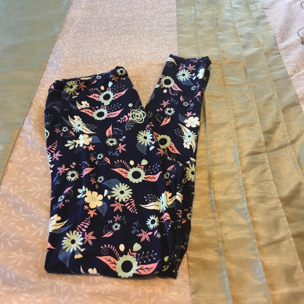 Beautiful Spring Floral LuLaRoe Leggings 💐