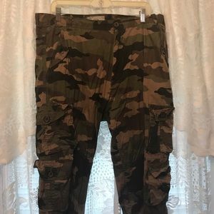 Men's camouflage pants sz 40/32