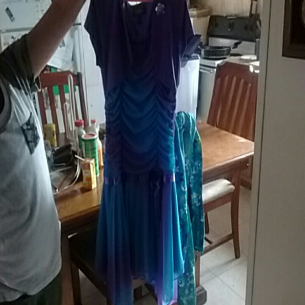 Beautiful Girl Dress - Picture 2 of 4