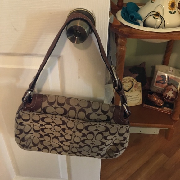 Coach purse - Picture 3 of 4