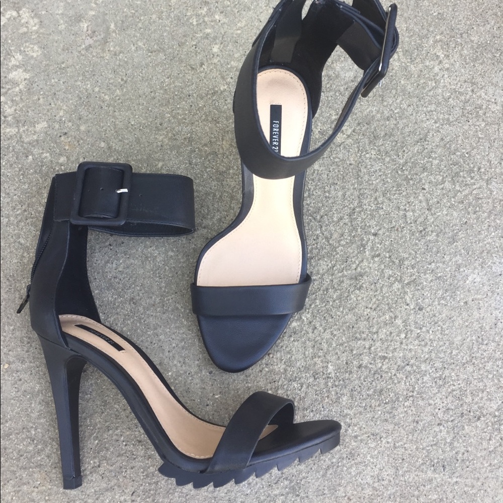 FOREVER21 - Ankle strap heels