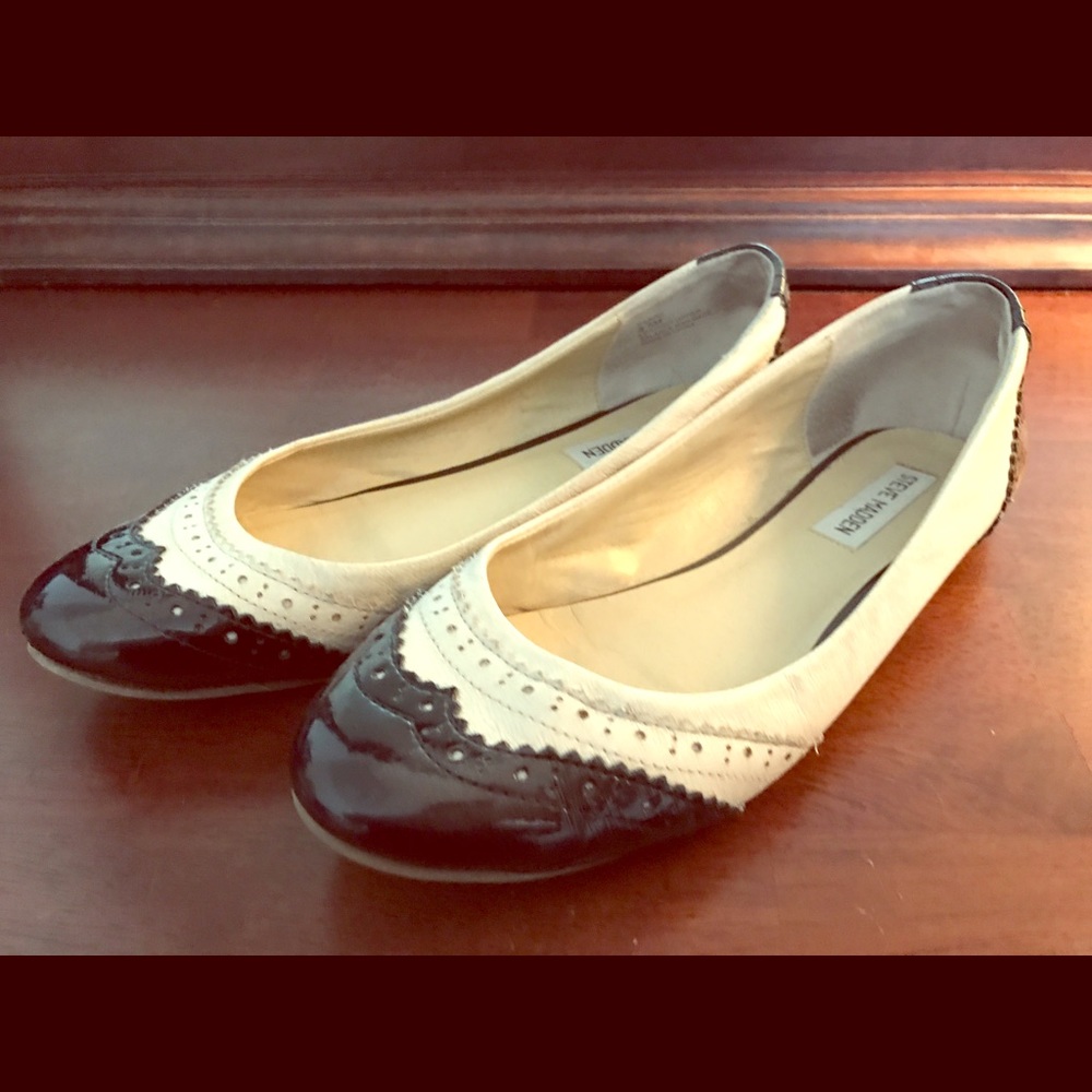 Steve Madden Black & White Leather flats