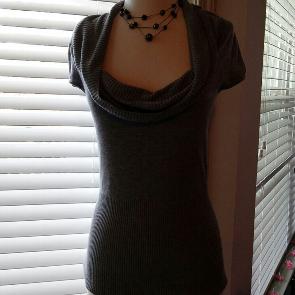 Wet Seal Top U -shaped Blouse Top