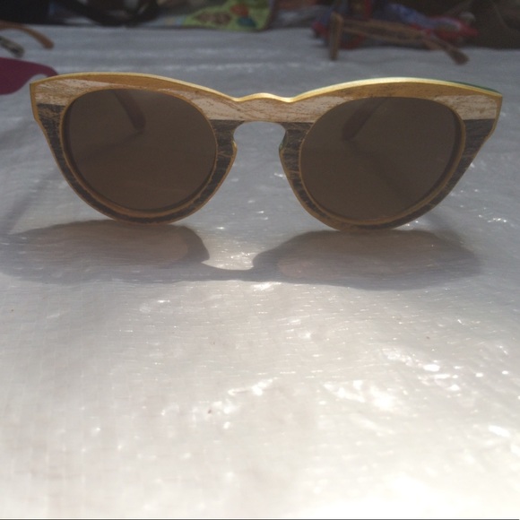 Wooden recycled skateboard sunglasses