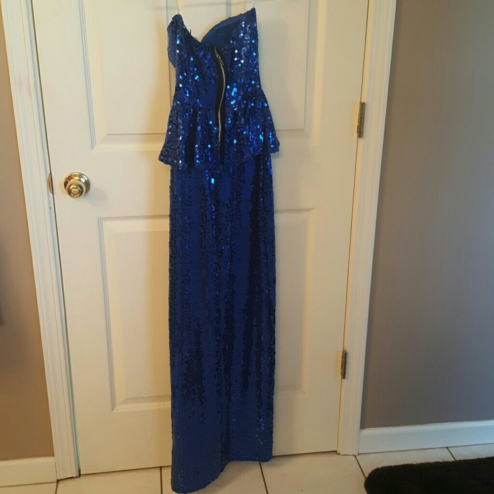 Evening gown - Picture 2 of 3