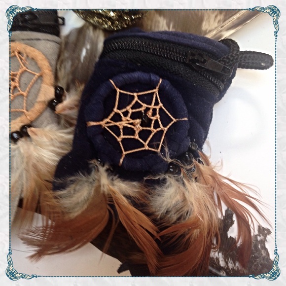 Dreamcatcher Crystal/Stone Mojo/Medicine Pouch - Picture 3 of 4