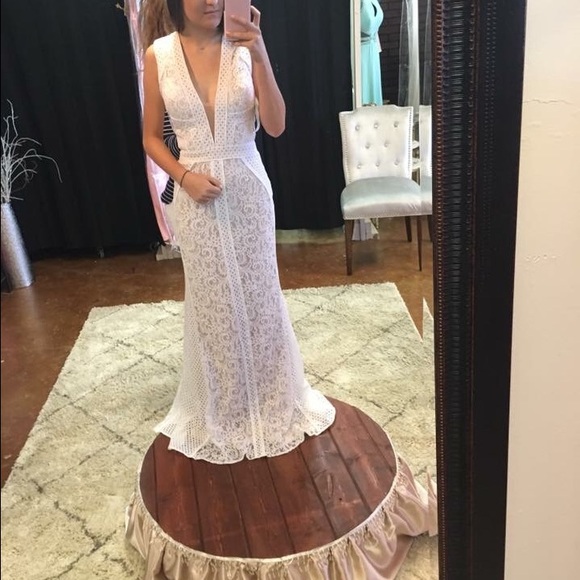 Prom or formal dress - Picture 3 of 4