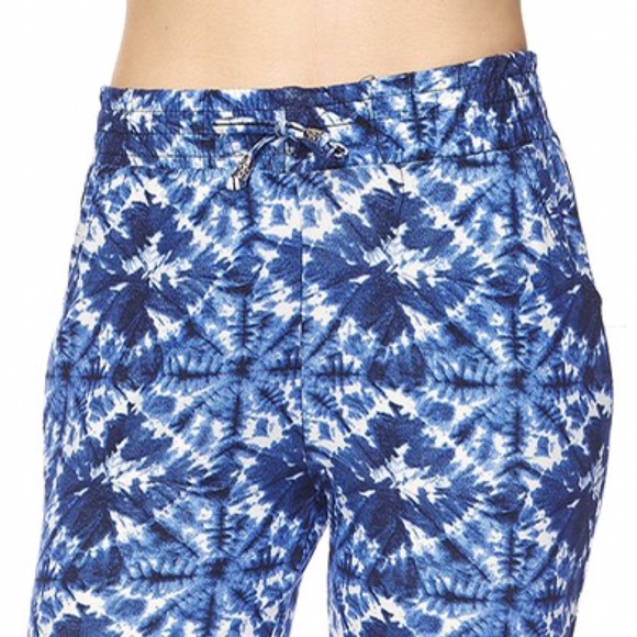 Blue Tie Dye Brushed Capri Leggings - Picture 4 of 4