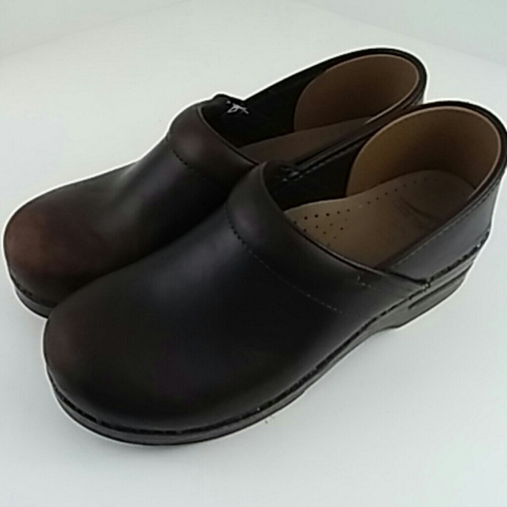 Dansko Size 40 US 9.5 Brown Nursing Shoes