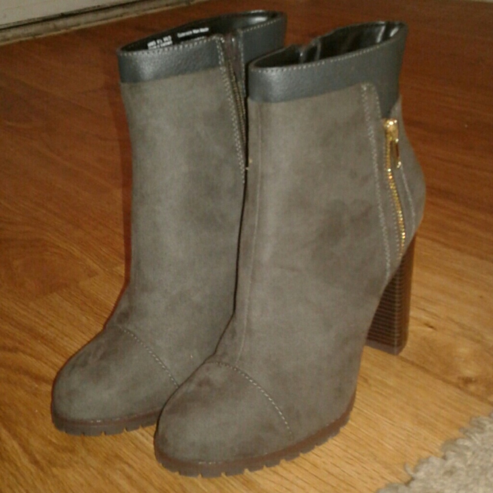 Juicy Couture Boots size 8.5