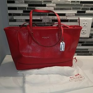 COACH SAFFIANO MEDIUM CITY LEATHER TOTE HANDBAG?