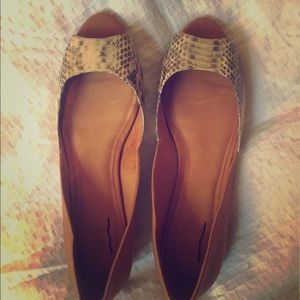 Peekaboo Sandle Skin Flats