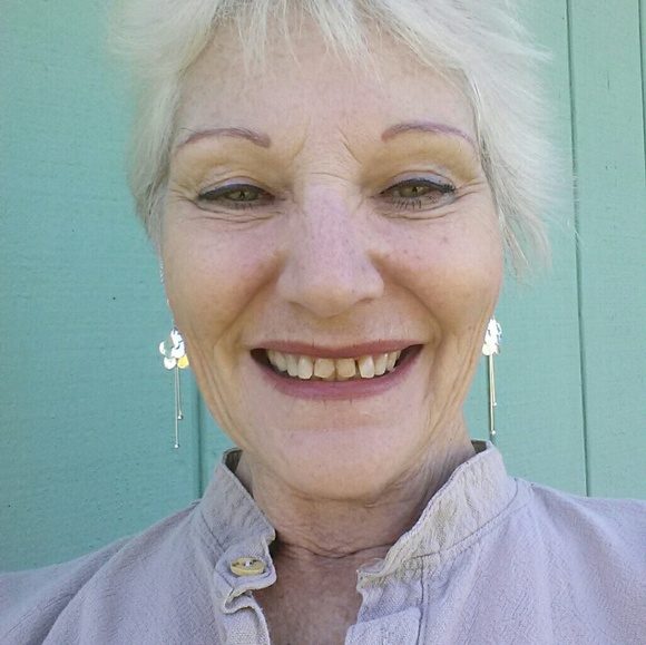 Meet your Posher, Carol - Picture 1 of 1