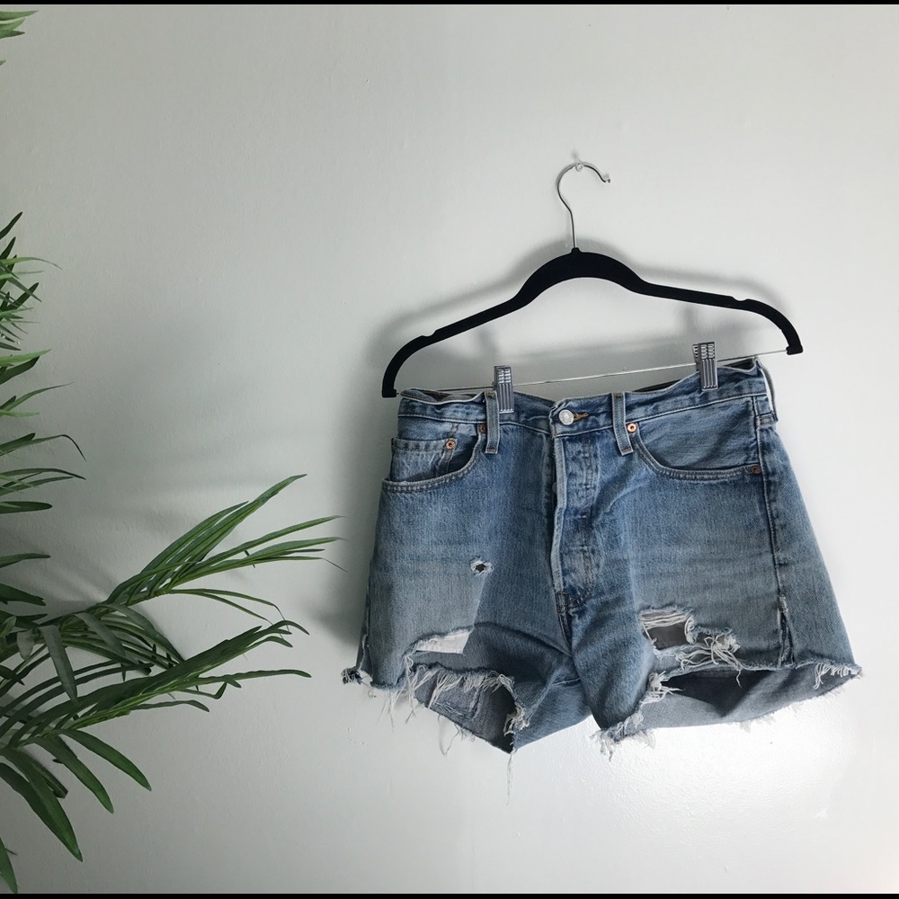 Classic ripped high waisted jean shorts