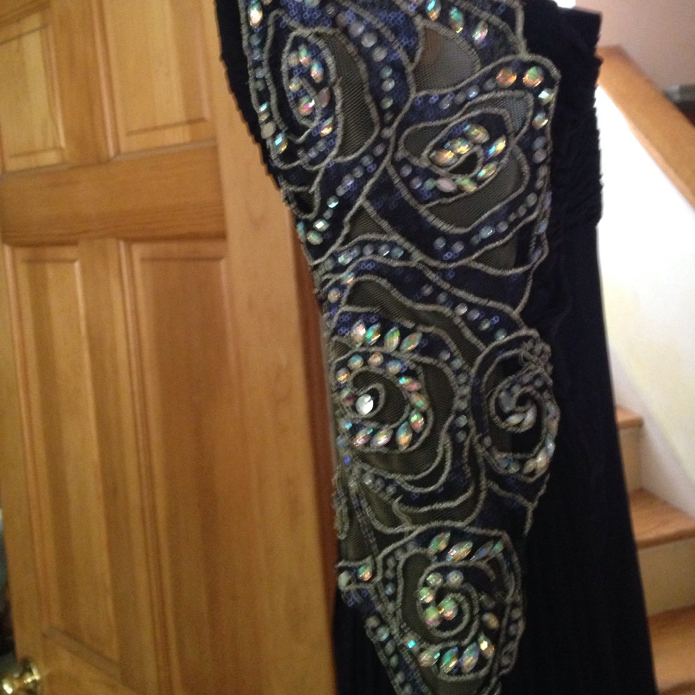 Navy blue gown - Picture 2 of 3