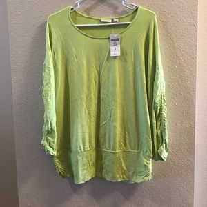 BNWT Chico's 3/4 Shirred Sleeve Top