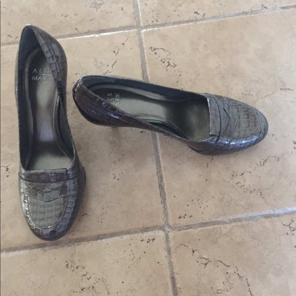 Alex Marie grey patent leather crocodile shoes