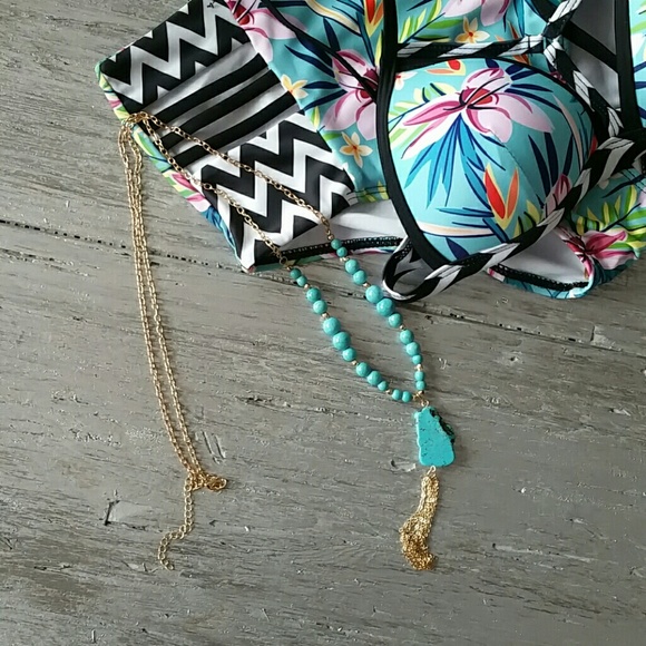 Faux turquoise detail necklace - Picture 3 of 4