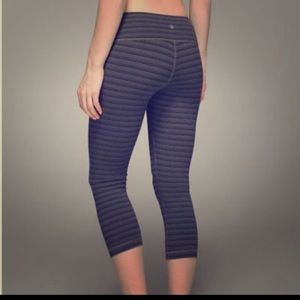 Lululemon wunder under crops (black and gray)