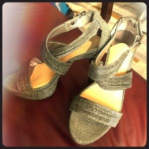 Gianni Bini size 8 shoes barely used. Silver