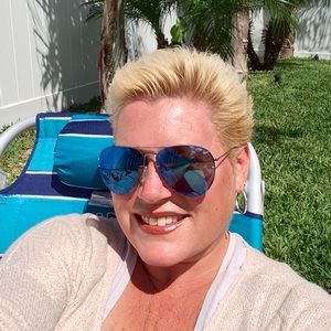 Meet your Posher, Heidi