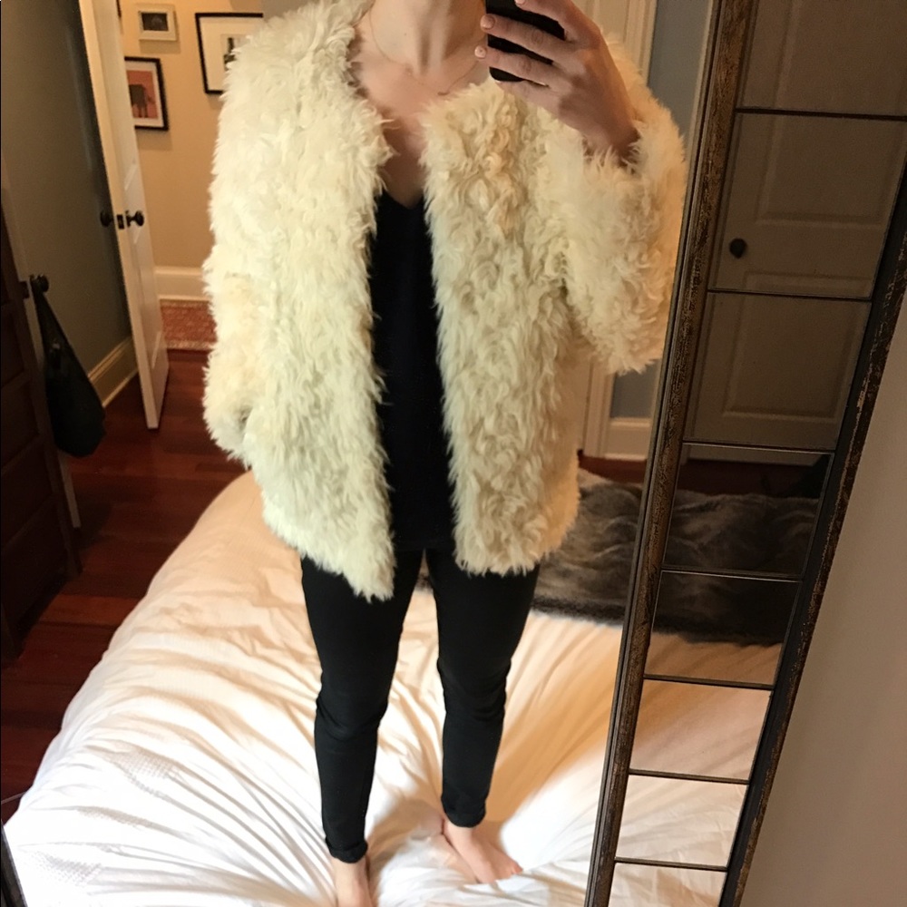 Sezáne cream faux fur jacket