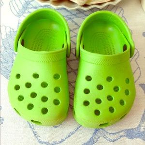 Green crocs size 4/5