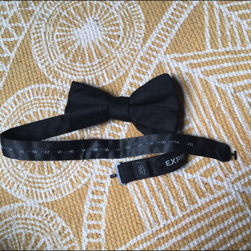 EXPRESS adjustable bow tie