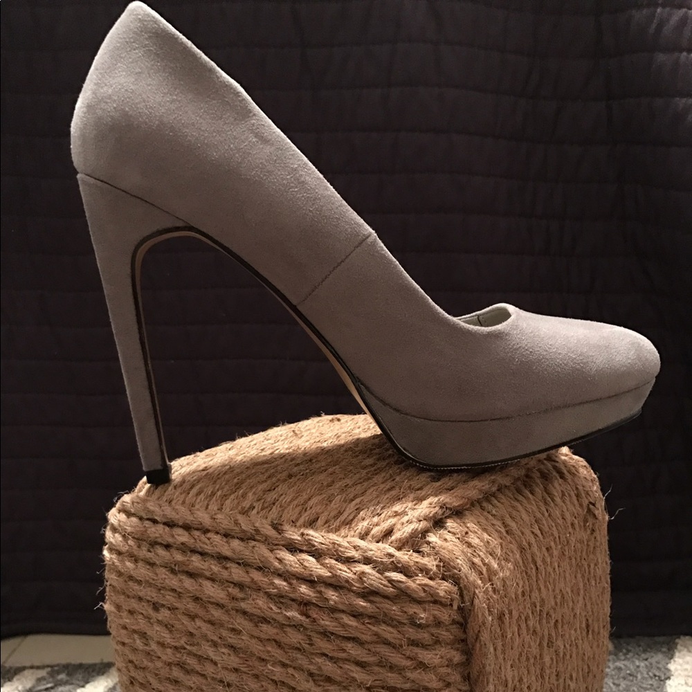 Gorgeous gray FOREVER21 heels.