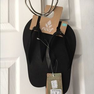 REEF {brand new} black flip flops