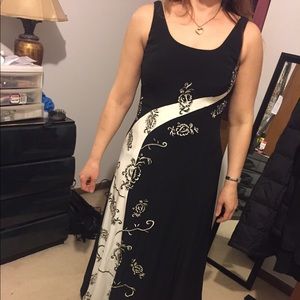 Gorgeous black and white beaded dress. SIZE 8/10
