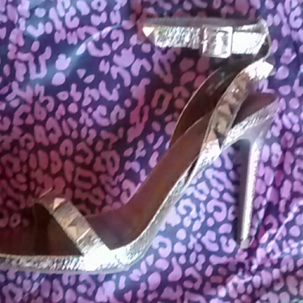 ⬇💲NWT. ROSEGOLD  "ROCKSTUD", SANDAL - Picture 2 of 6