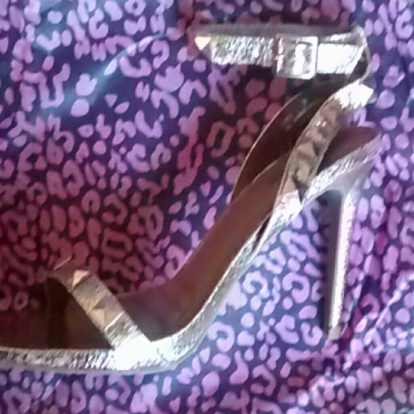 ⬇💲NWT. ROSEGOLD  "ROCKSTUD", SANDAL - Picture 2 of 6