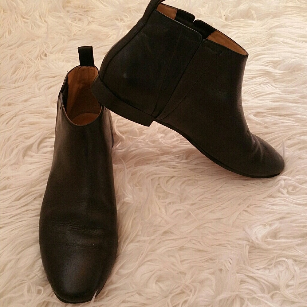 Cole Hahn Black Leather Ankle Boots - 7.5