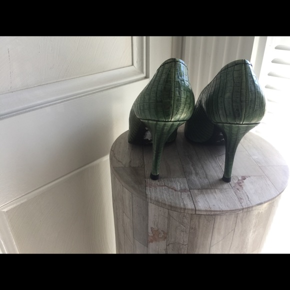 Miu Miu green pointy pumps. - Picture 5 of 5