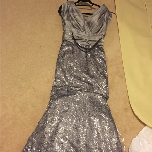 Unique silver size 10 dress - Picture 3 of 3