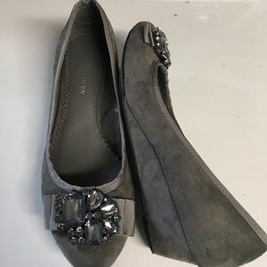 Size 7 1/2 silver-grey wedge heel.