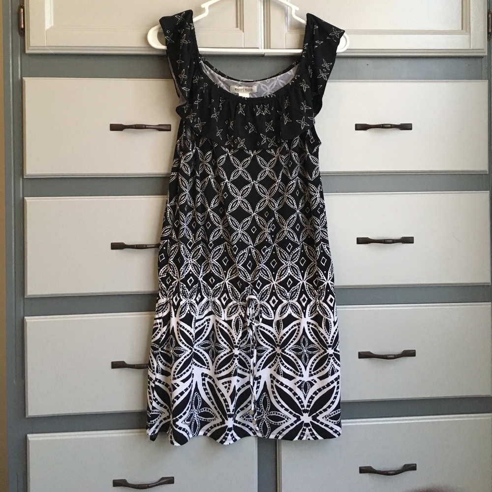 NWT WHBM fluttersleeve black and white print dress