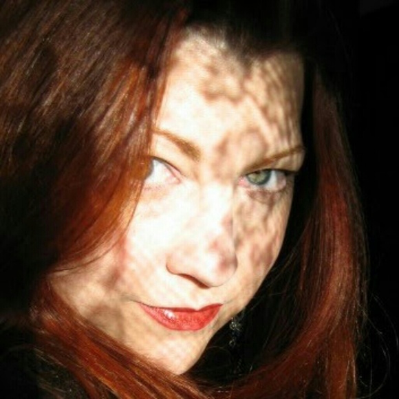 Meet your Posher, VampireLily - Picture 2 of 4