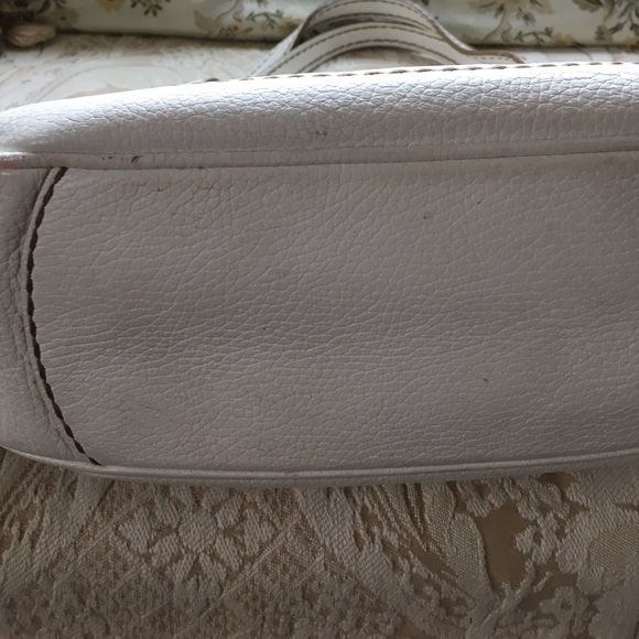 Tod's pebbled white handbag.   *3 - Picture 2 of 6