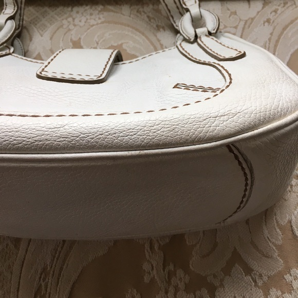 Tod's pebbled white handbag.   *3 - Picture 3 of 6